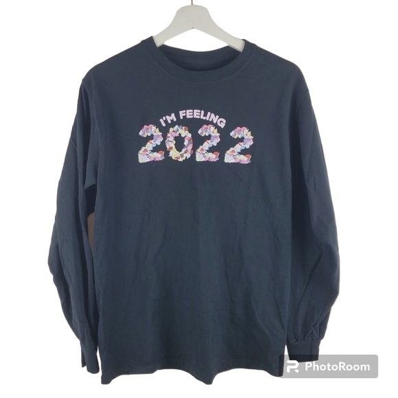 Taylor Swift Tshirt‎ Womens Medium Black 2022 Balloons Swiftie Long Sleeve NYE - Picture 1 of 8